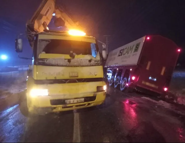 İnegöl vinç hizmeti: Gece kaza kurtarma