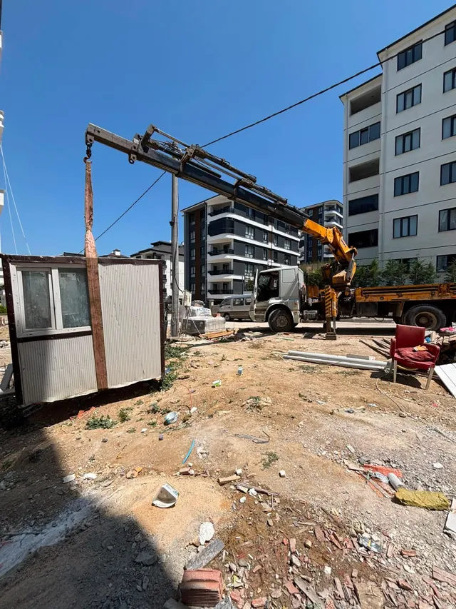 İnegöl vinç hizmeti: Şantiye konteyneri yerleştirme